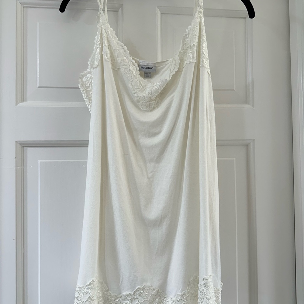 Avenue Lace Trim Cami Tank color white size  26/28